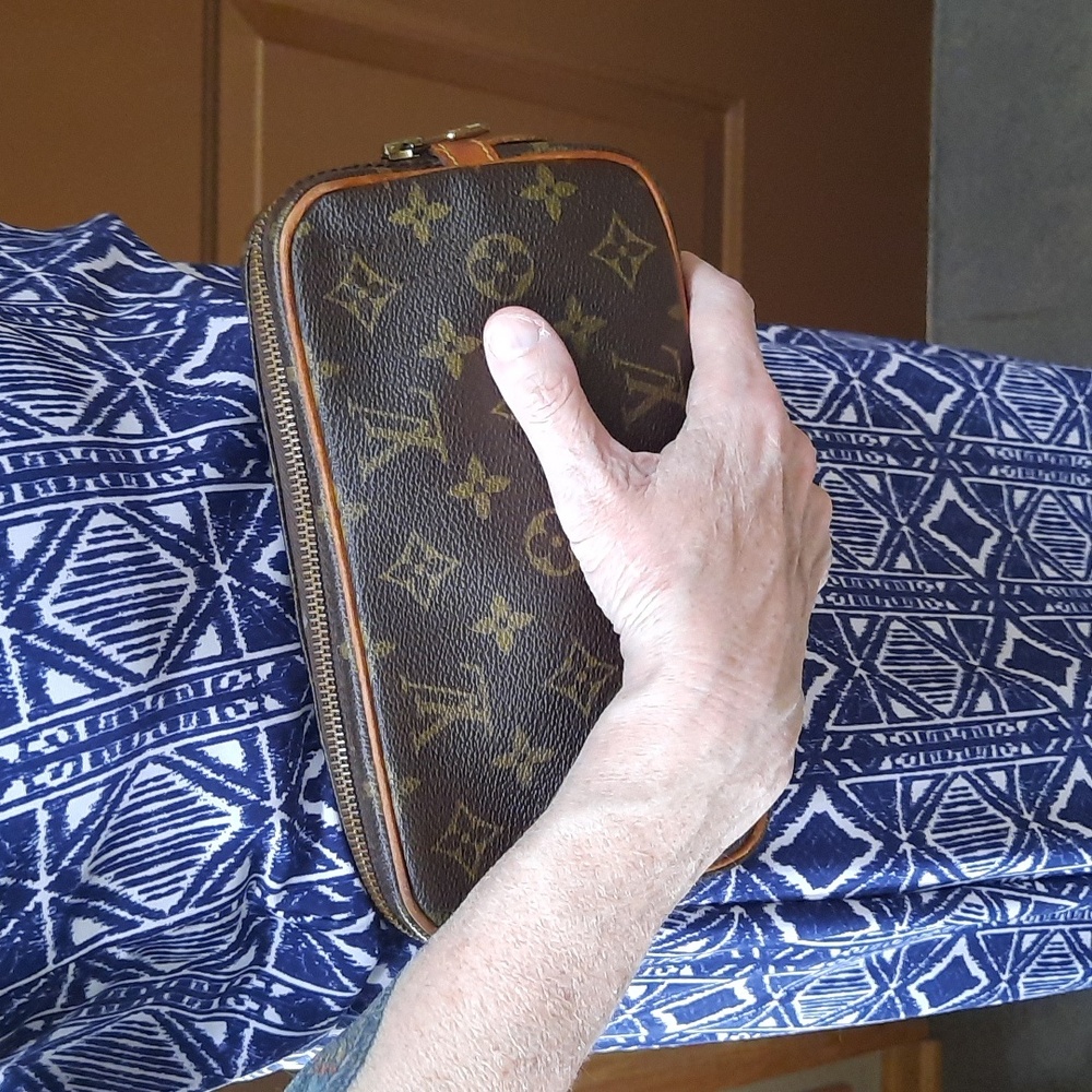 Louis Vuitton Brown Monogram Clutch - Picture 14 of 14